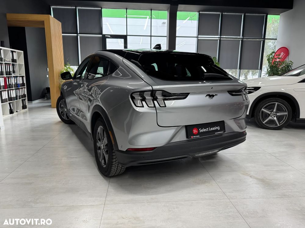 Ford Mustang Mach-E - 4