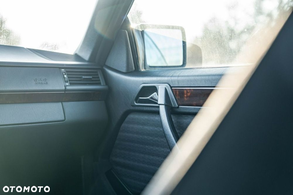 Mercedes-Benz Klasa E 320 - 37