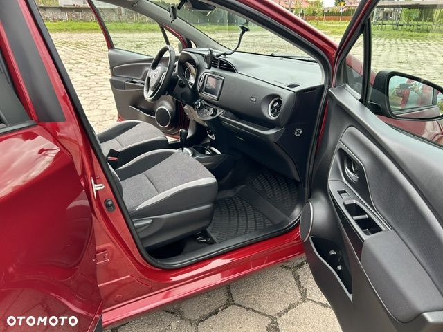 Toyota Yaris Hybrid 100 Life - 22