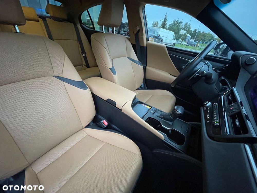 Lexus ES 300h Business Edition - 8