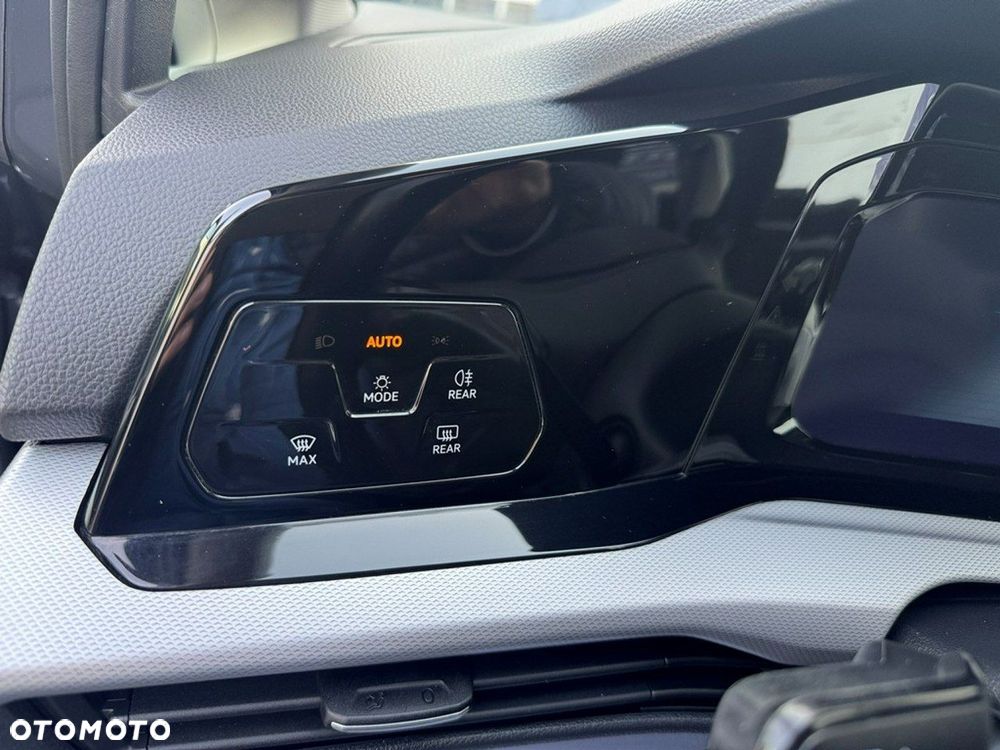 Volkswagen Golf - 9