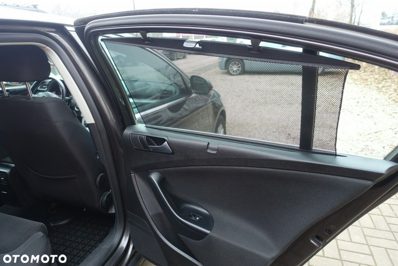 Volkswagen Passat - 12