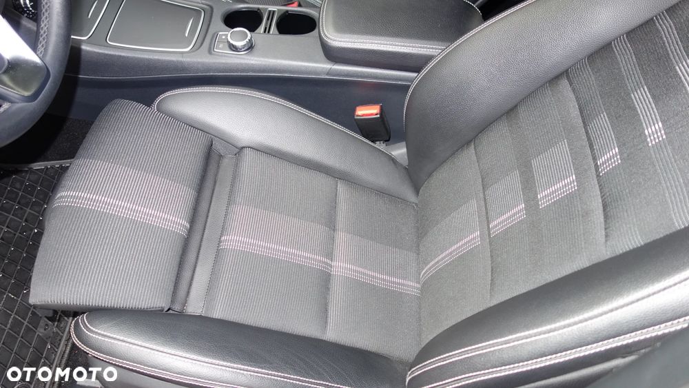 Mercedes-Benz GLA ver-200-7g--dct-activity-edition - 10