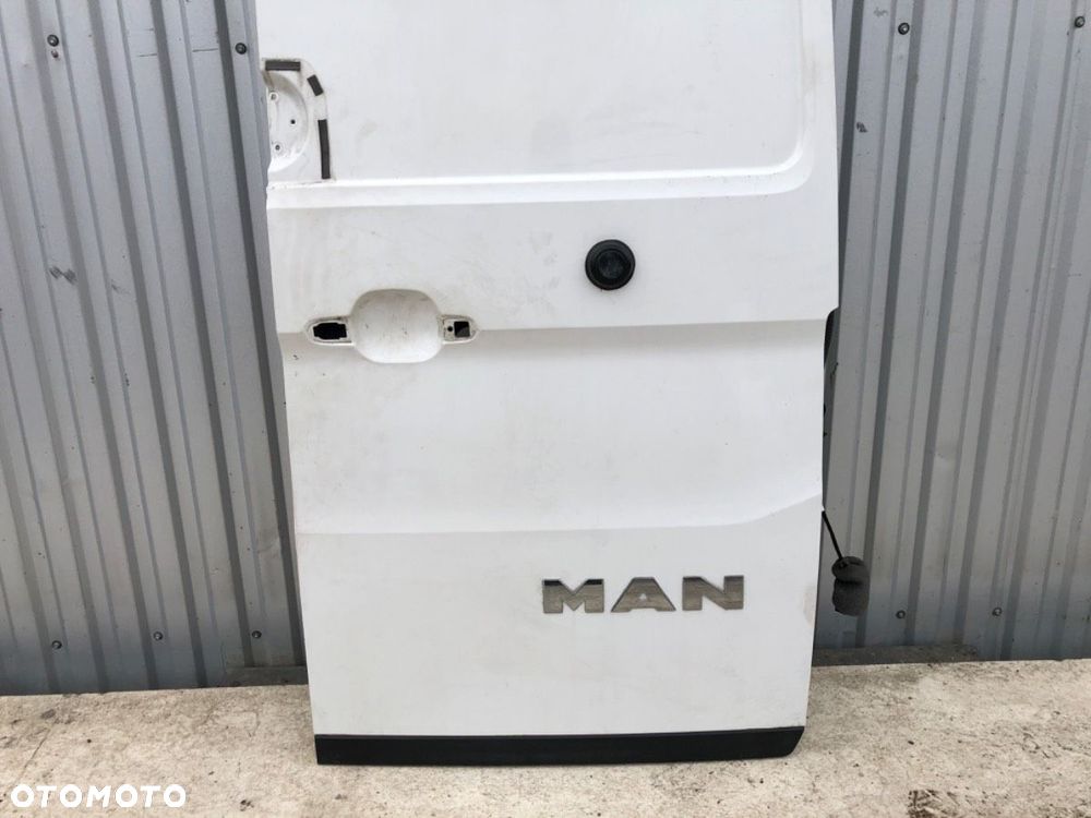 DRZWI TYLNE PRAWE  MAN TGE Autobus 2017 - 2022 2.0 TDI 130 kW [177 KM] olej napędowy 2017 - 2022 - 2