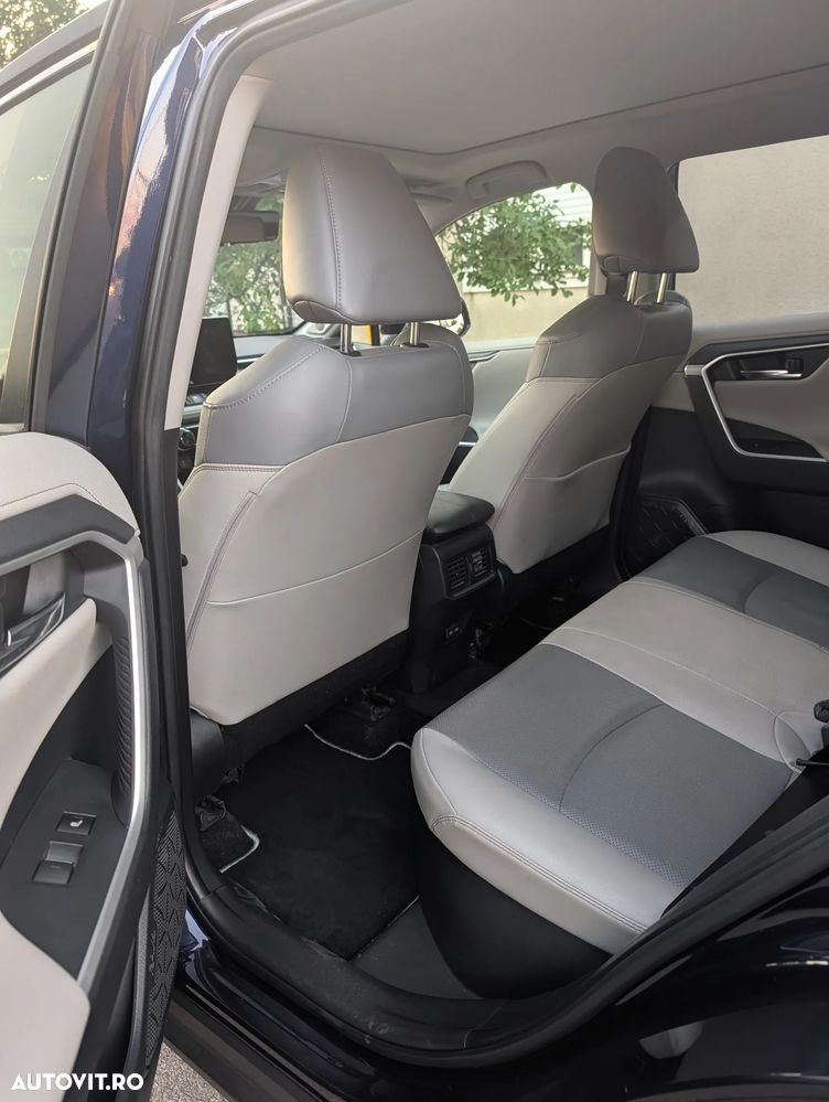 Toyota RAV4 2.0P CVT AWD Luxury - 11