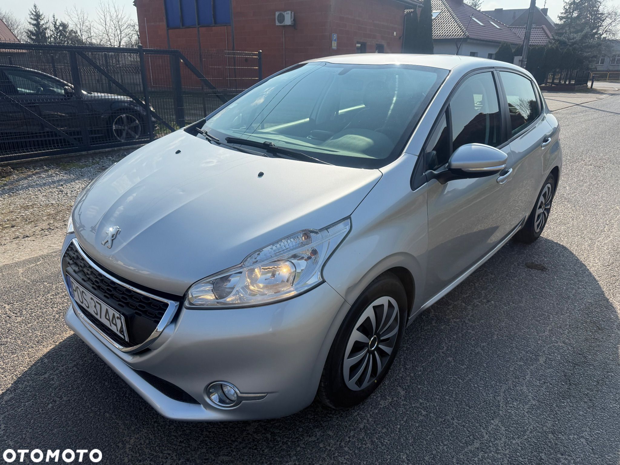 Peugeot 208 - 1