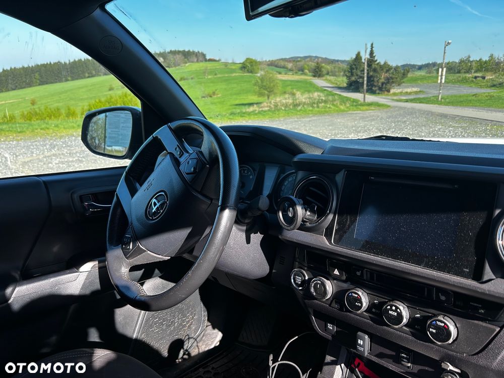 Toyota Tacoma - 8