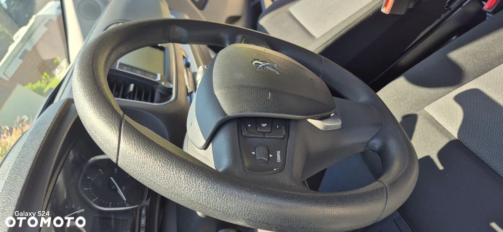 Peugeot Traveller 2.0 BlueHDi Compact Active - 27