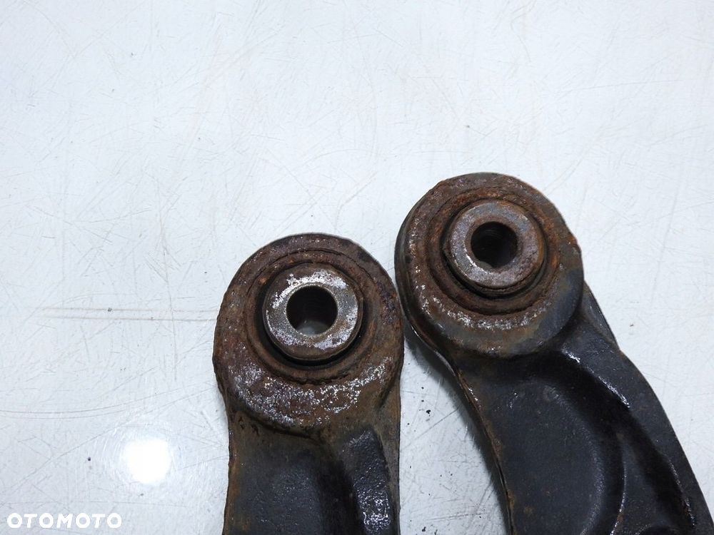 WAHACZ WAHACZE TYŁ VOLVO V70 III 2.5 T - 4