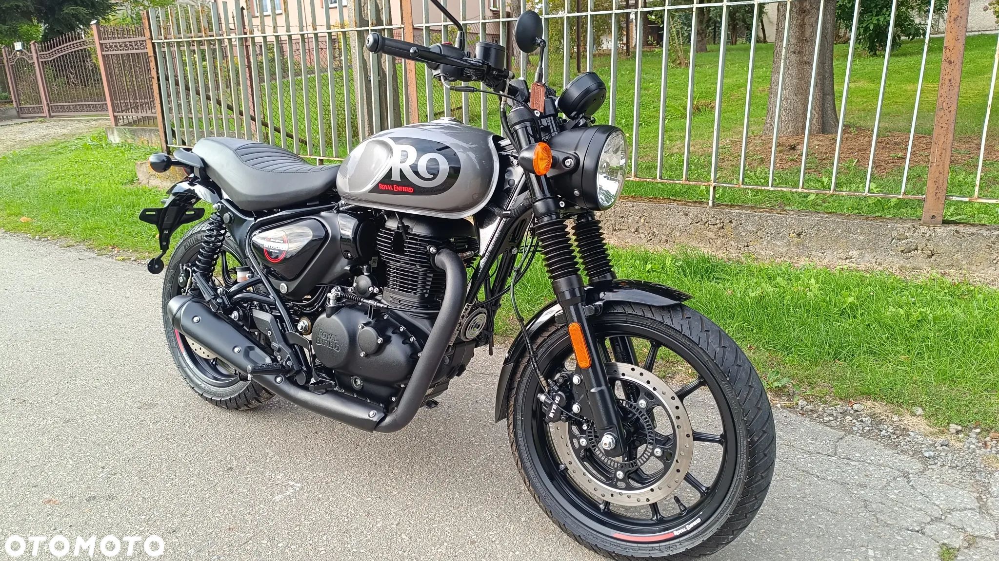 Royal Enfield HNTR - 1