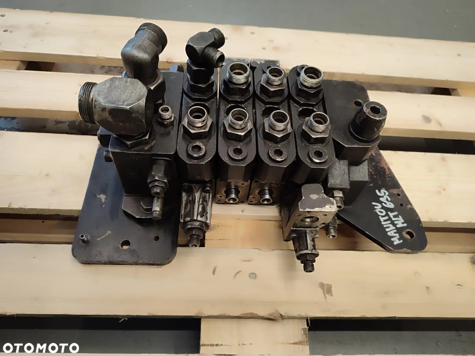 Rozdzielacz hydrauliczny 08105220 Manitou MLT 737 - 8
