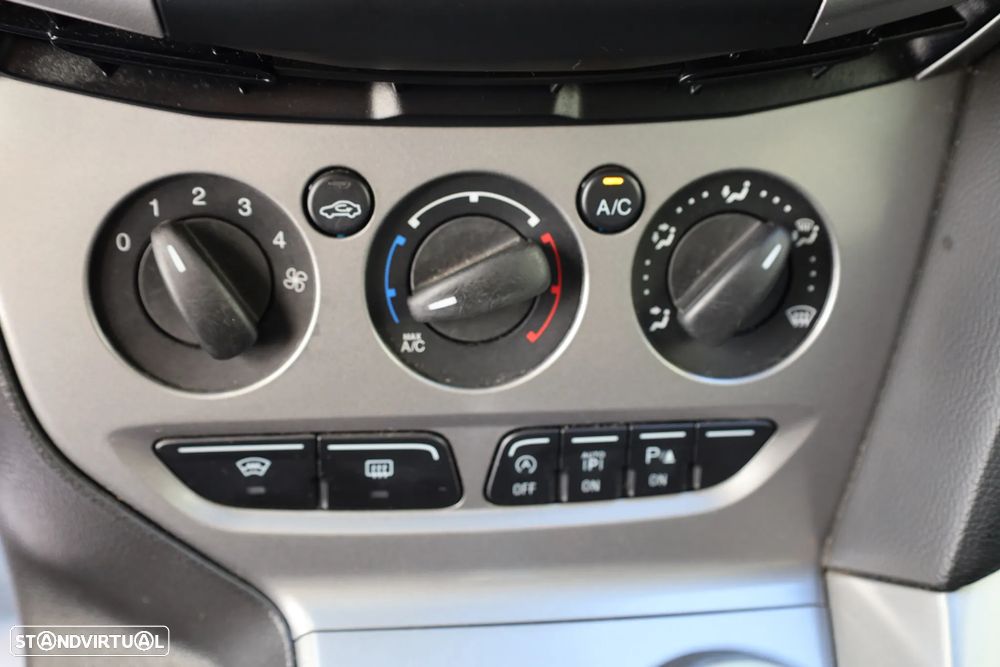 Ford Focus 1.0 EcoBoost S&S Champions Edition - 9