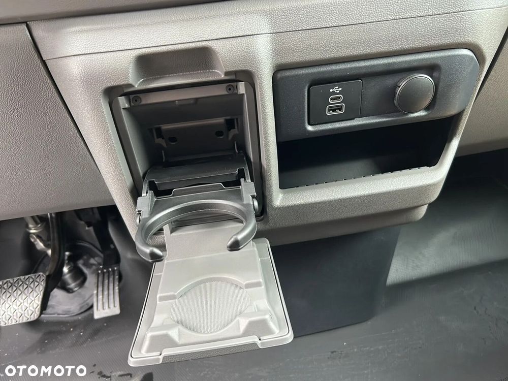 Volkswagen Caravelle - 34