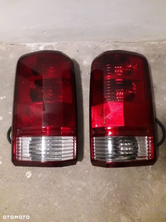 Dodge Nitro lampy tył - 1