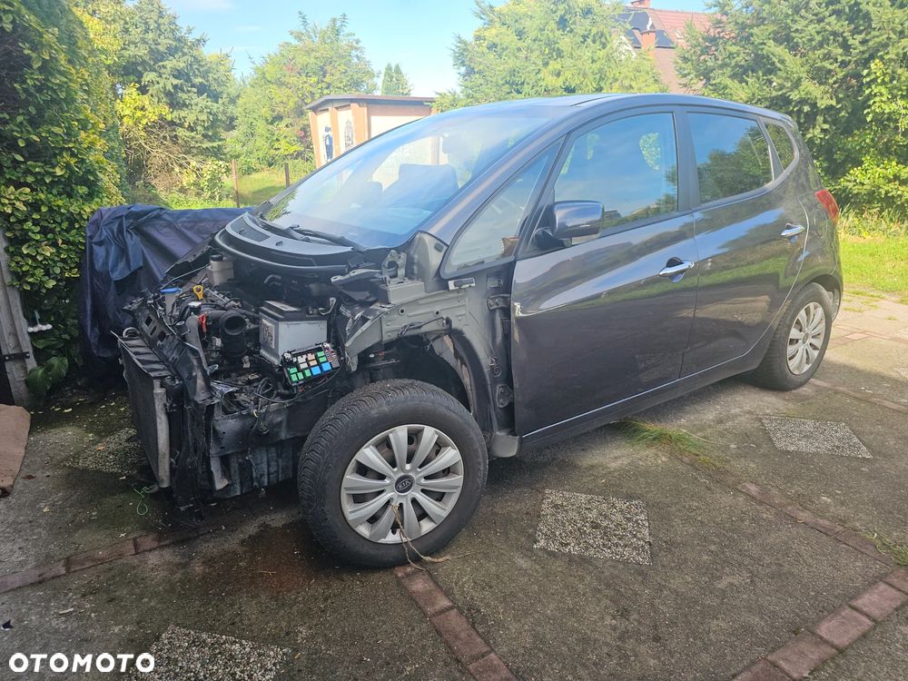 Kia Venga - 8