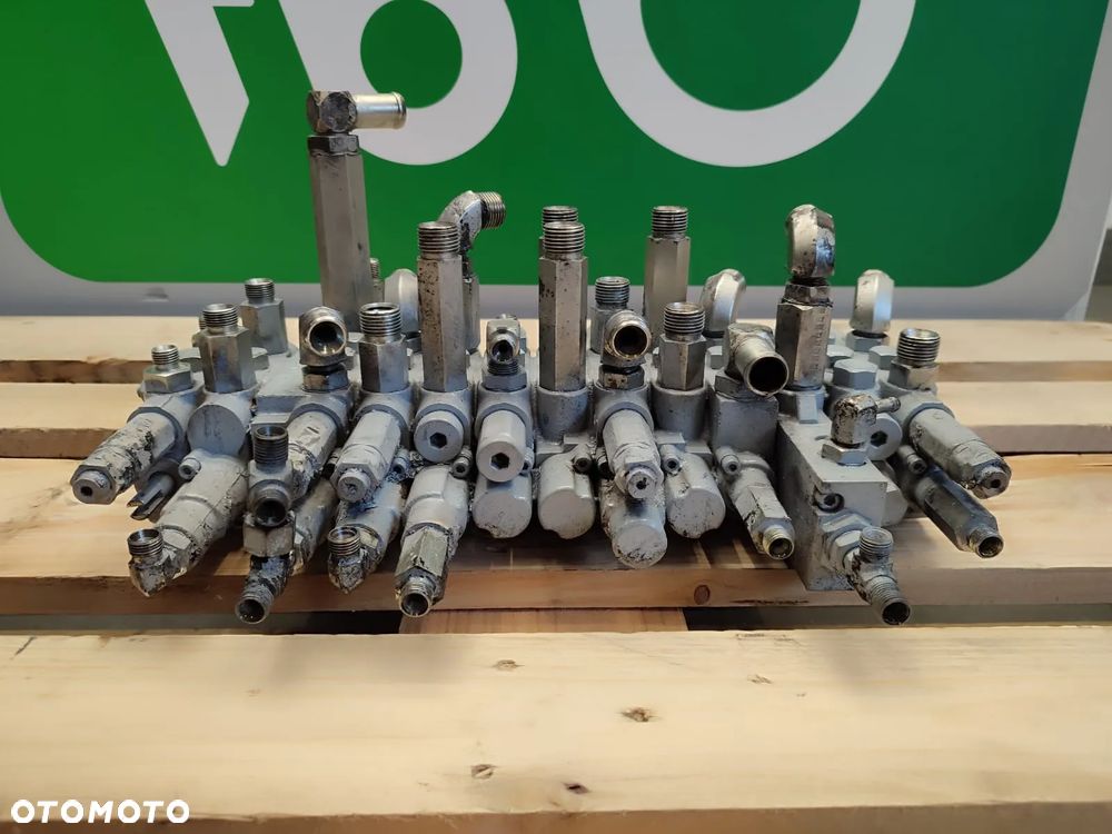 Rozdzielacz hydrauliczny 172B3574120 Yanmar VIO 57 - 5