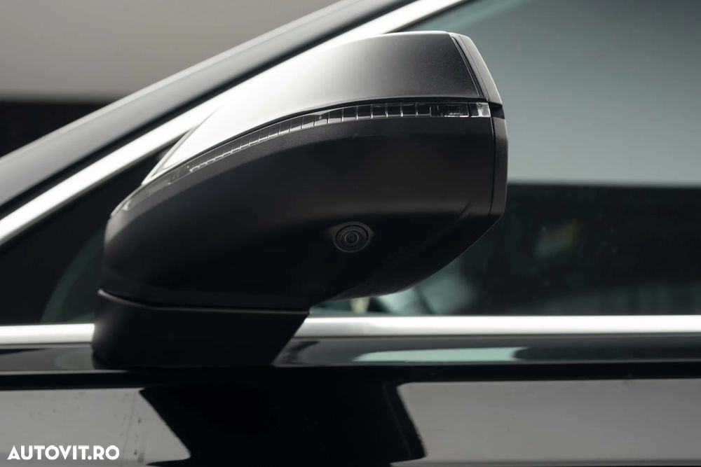Audi Q7 55 TFSI e quattro Tiptronic PHEV S Line - 8