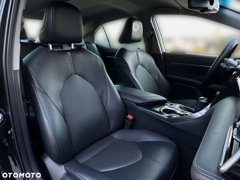 Toyota Camry 2.5 Hybrid Executive CVT - 32