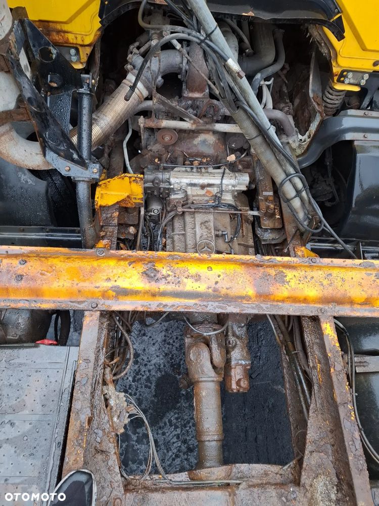 Mercedes-Benz SK 2527 - 13