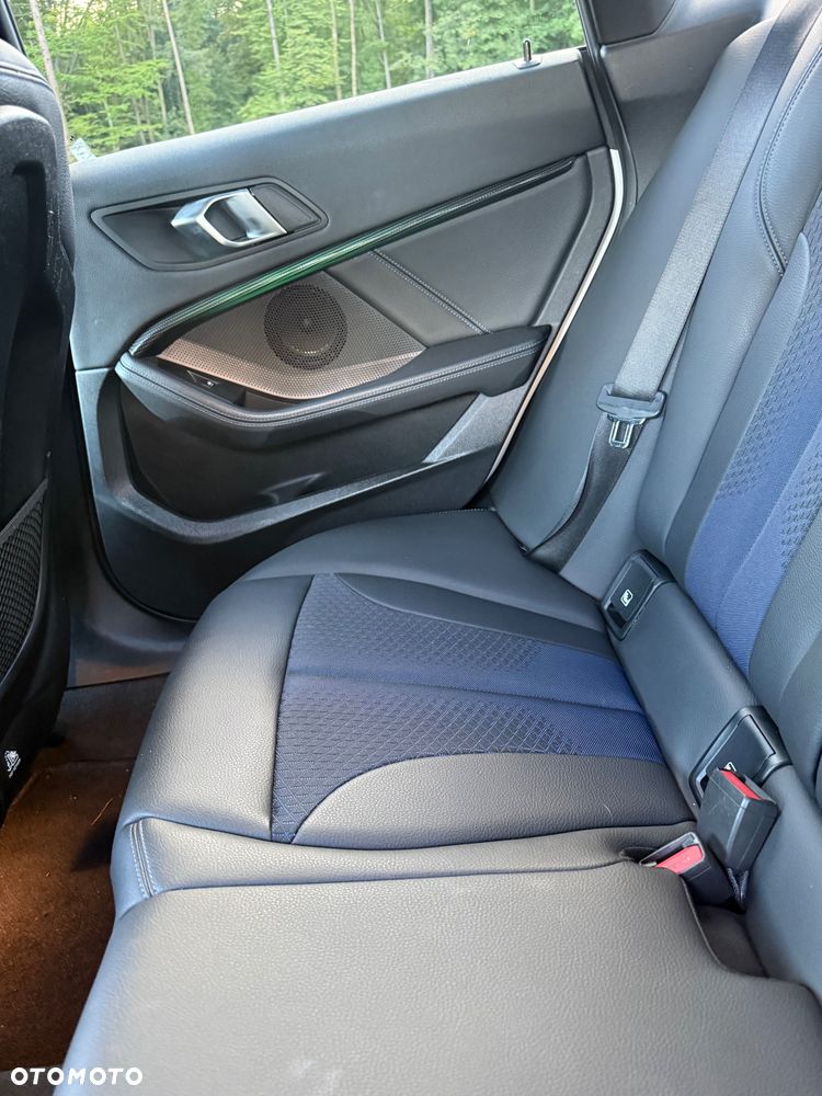 BMW Seria 2 218d - 24