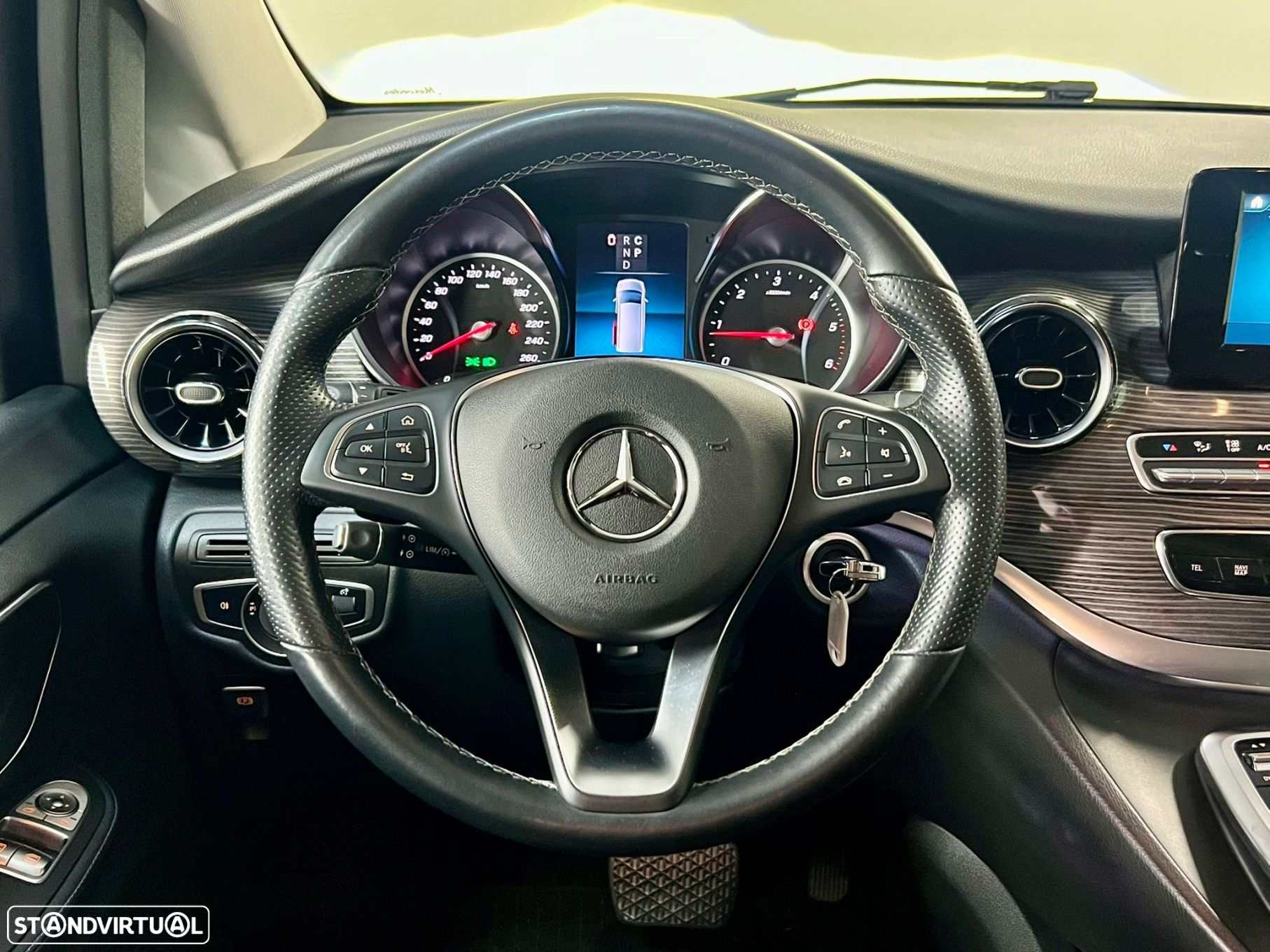 Mercedes-Benz V 220 d Longo Avantgarde - 10