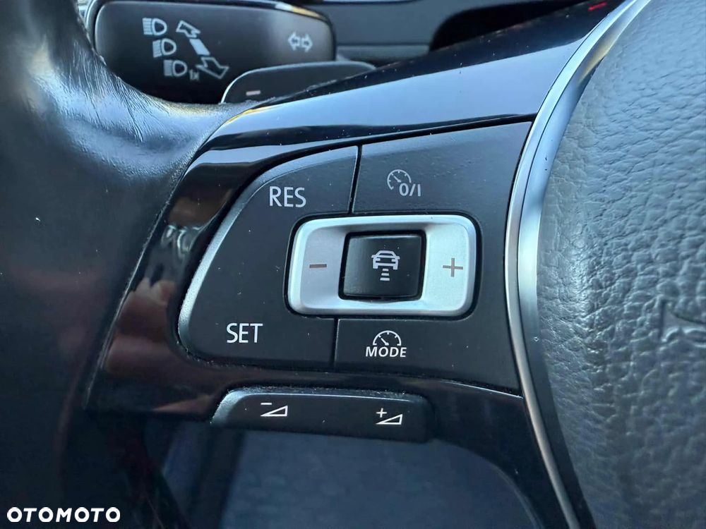 Volkswagen Passat - 14