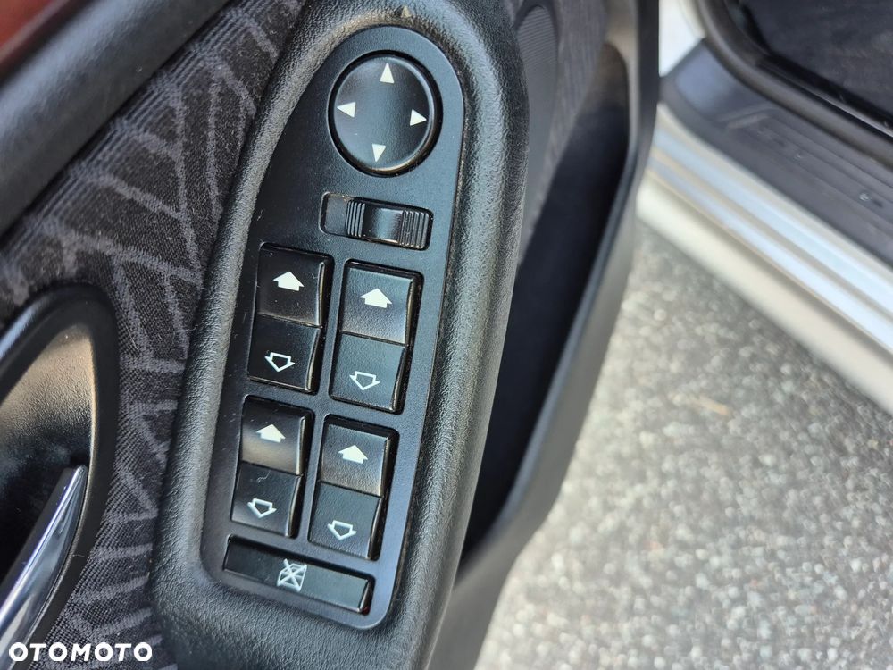 BMW Seria 5 525i - 28