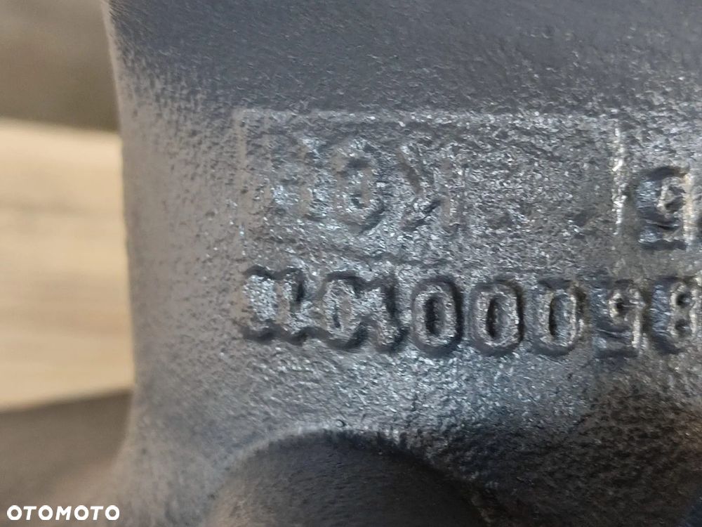 Siłownik hamulca tarczowego tył M731850001010 MASSEY FERGUSON 8690 - 11