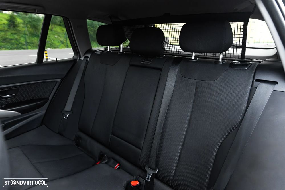 BMW 320 d Blue Performance - 23