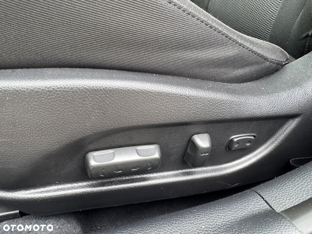 Hyundai i40 Kombi blue 1.7 CRDi Premium - 12