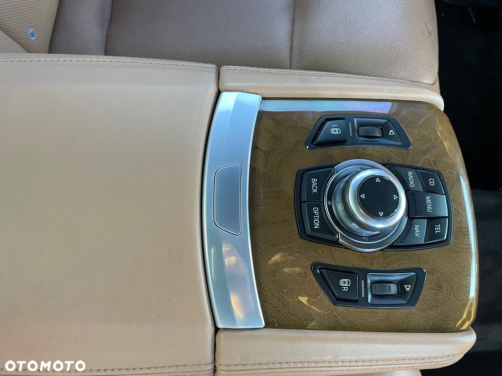 BMW Seria 7 750i L xDrive - 19