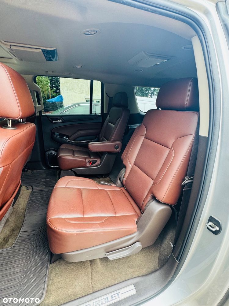 Chevrolet Suburban - 28