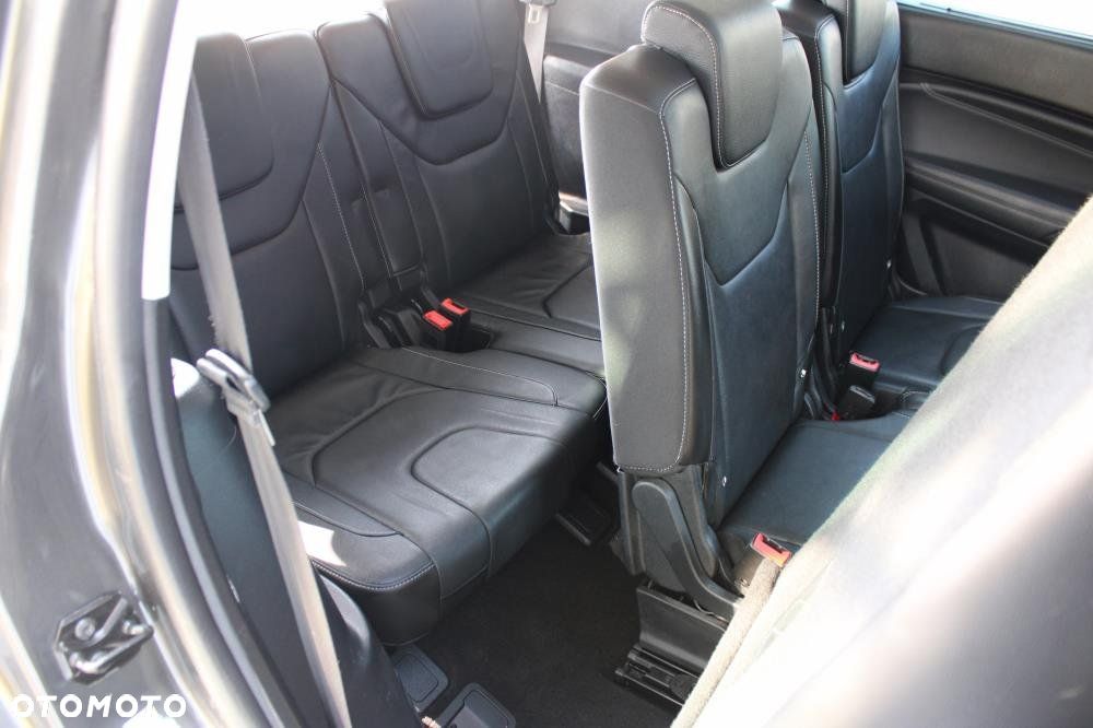 Ford S-Max - 34