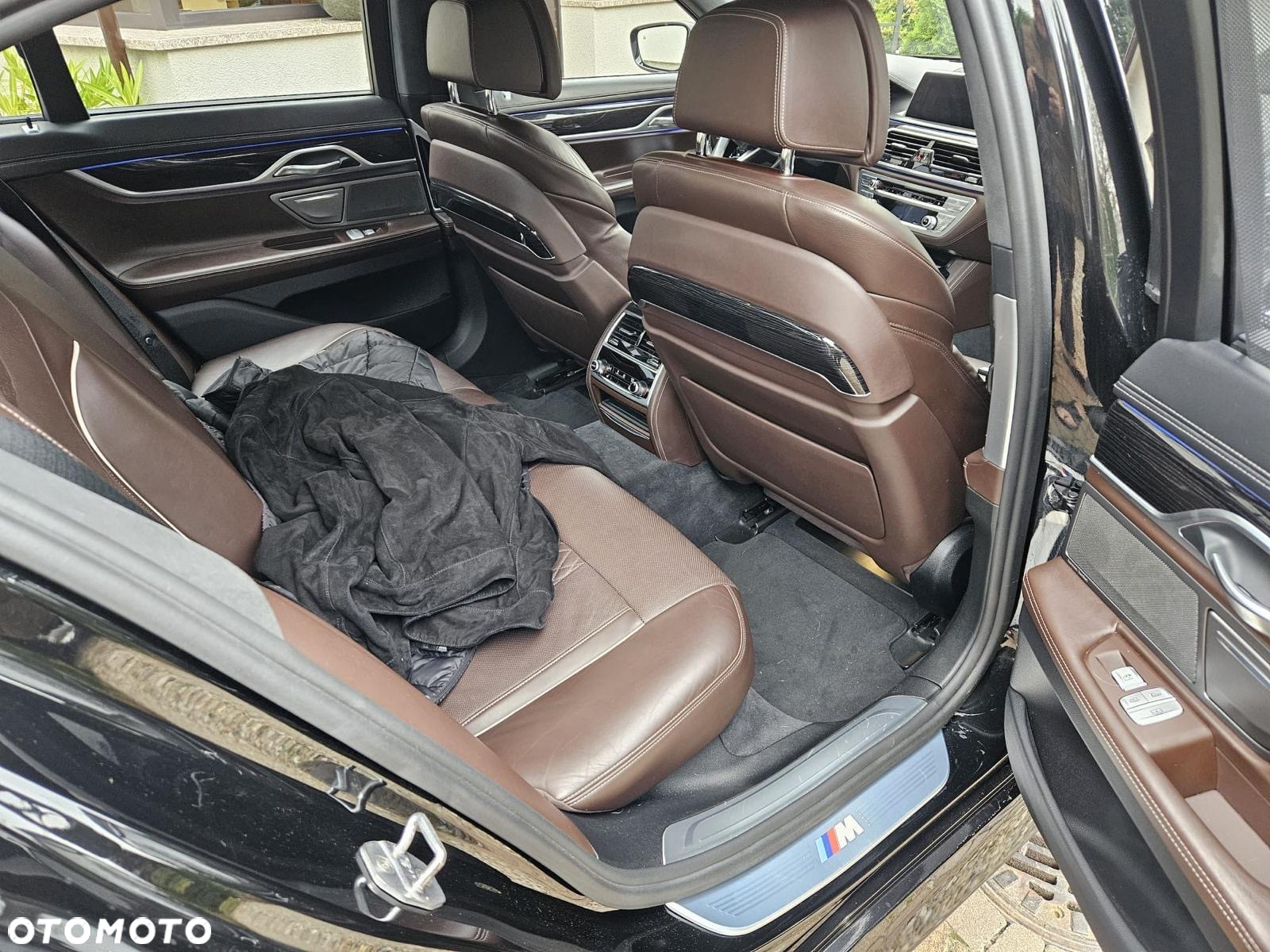BMW Seria 7 750i xDrive - 5