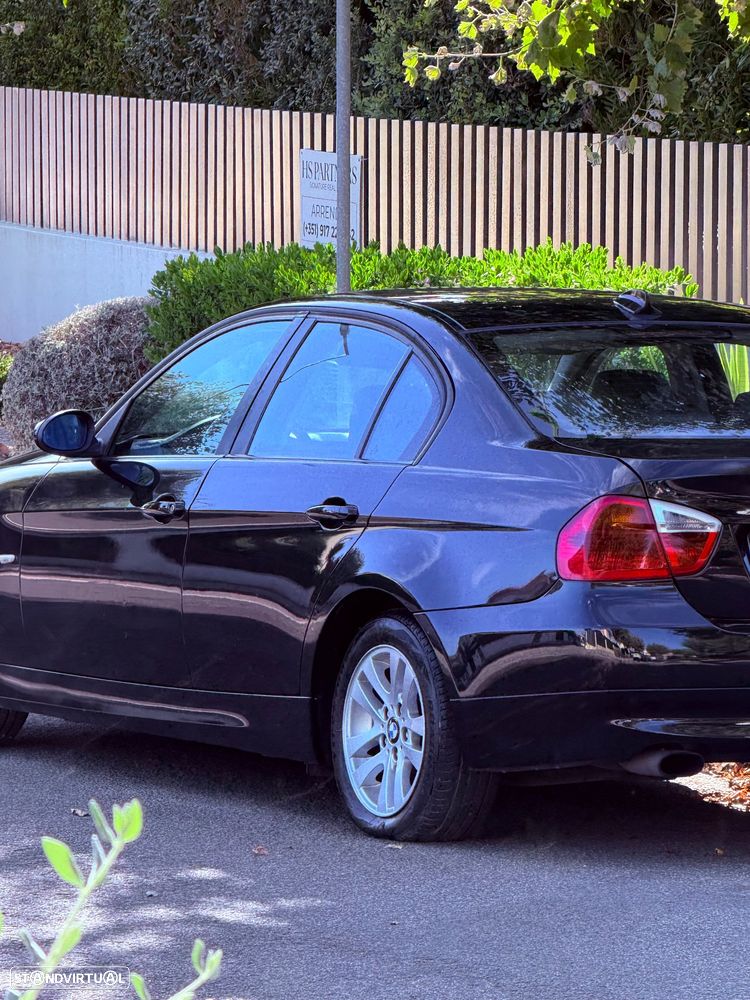 BMW 318 d Dynamic - 8