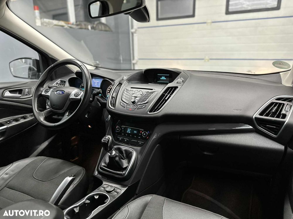 Ford Kuga 2.0 TDCi 4x4 Titanium - 6