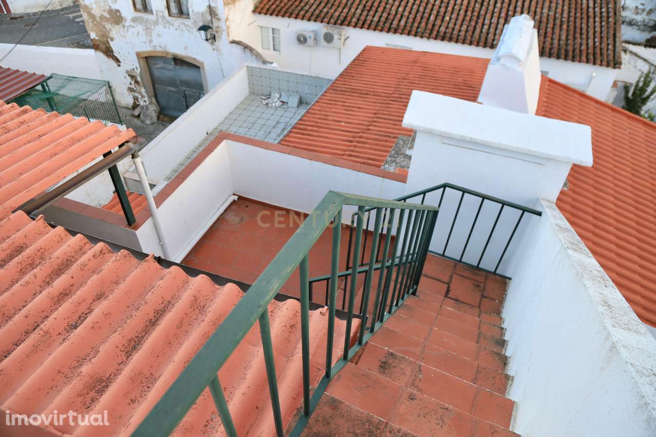 Dois T2 num só investimento - Centro de Campo Maior - Grande imagem: 5/39