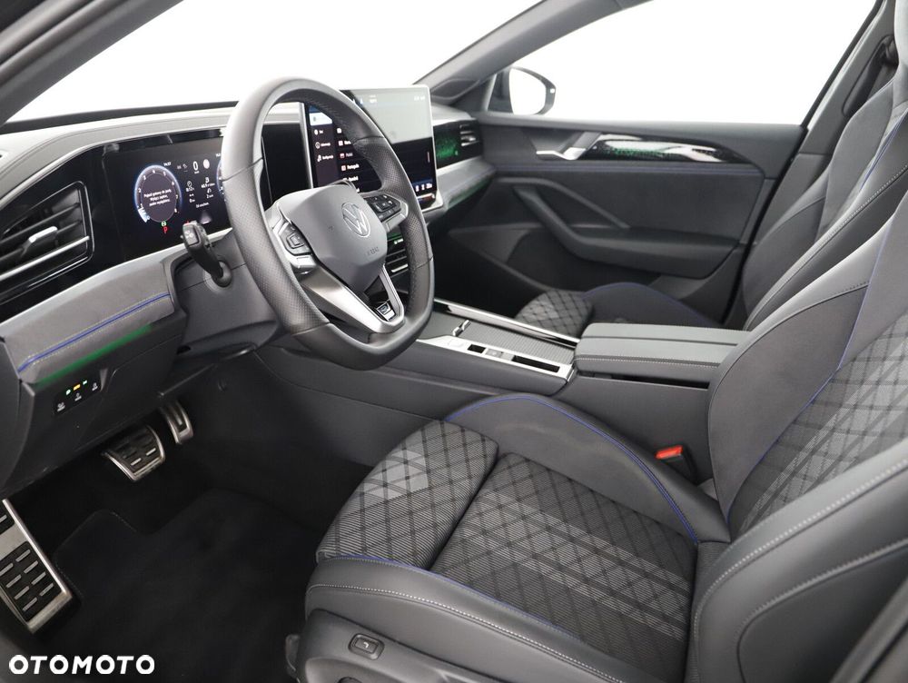 Volkswagen Passat - 11