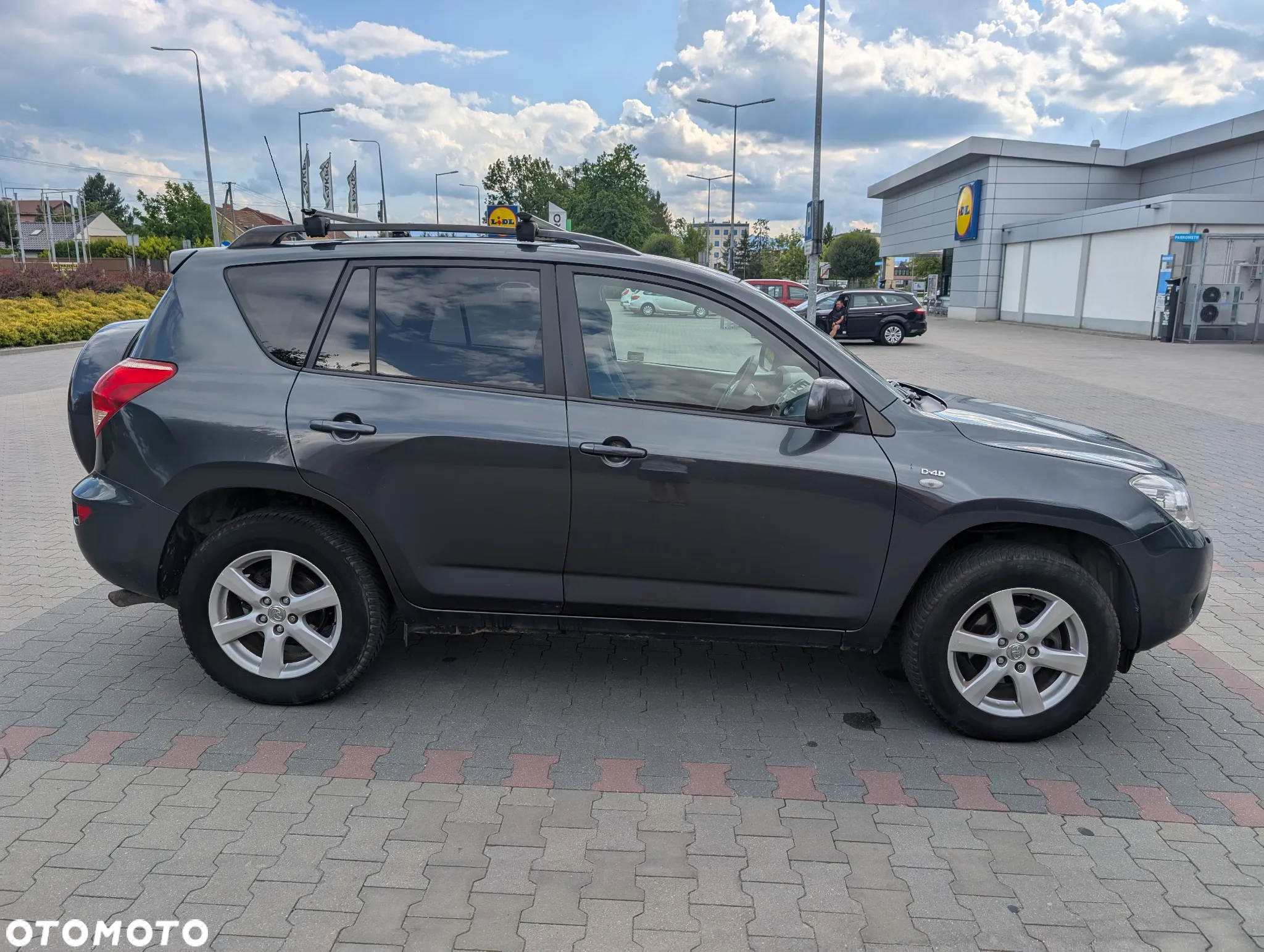 Toyota RAV4 - 4