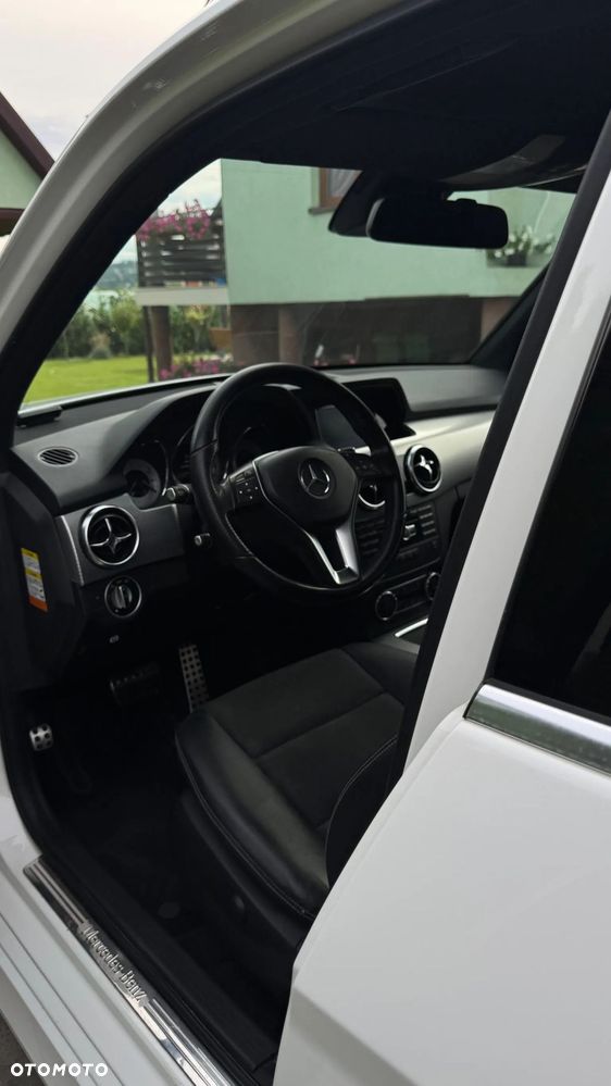 Mercedes-Benz GLK 350 4-Matic - 11