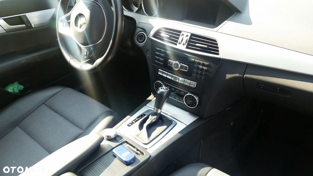 Mercedes-Benz Klasa C 180 7G-TRONIC - 15