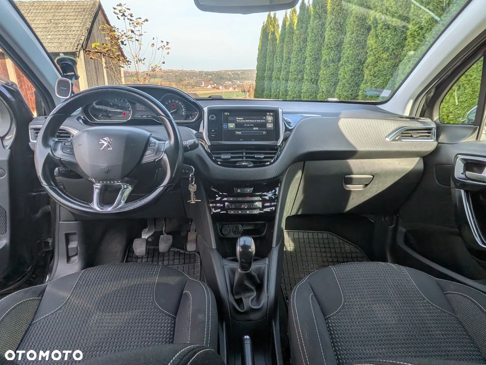 Peugeot 208 - 16