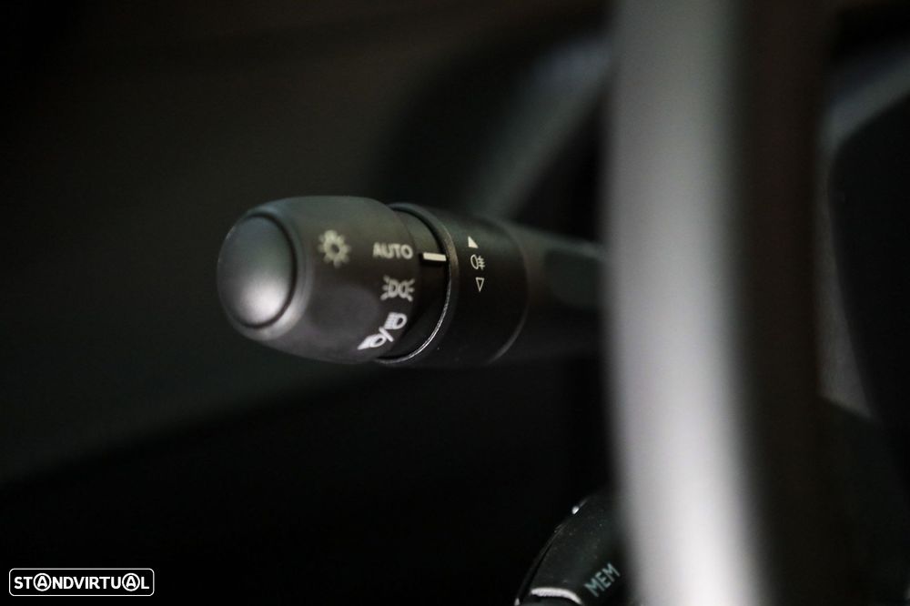 Peugeot 208 1.2 PureTech Allure - 19