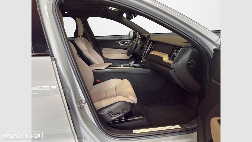 Volvo XC 60 2.0 T6 PHEV Plus Dark AWD - 14