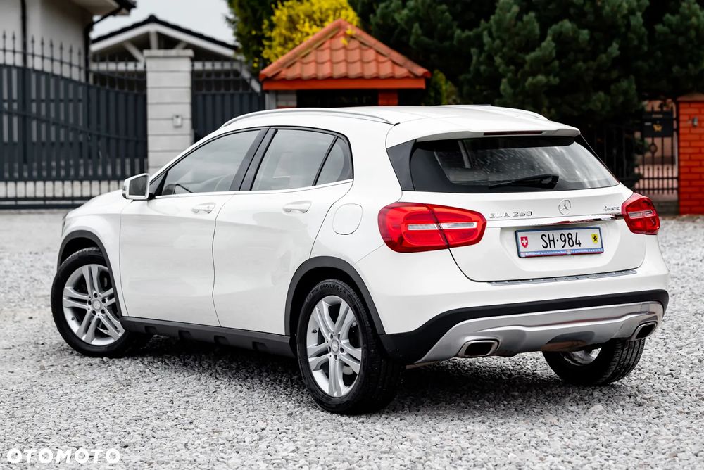 Mercedes-Benz GLA 250 4Matic 7G-DCT Activity Edition - 13