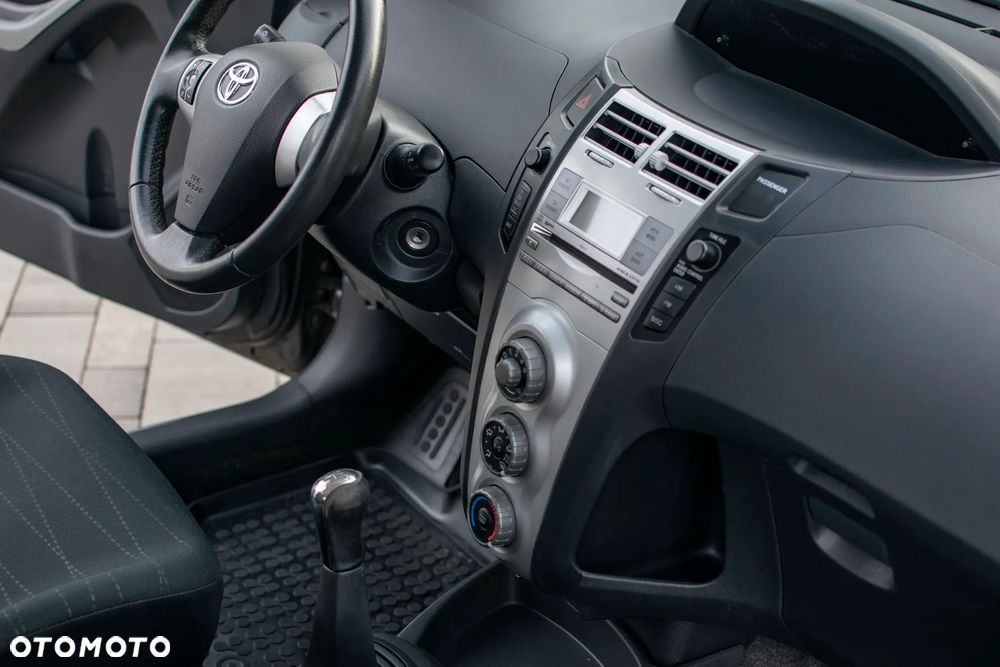 Toyota Yaris - 38