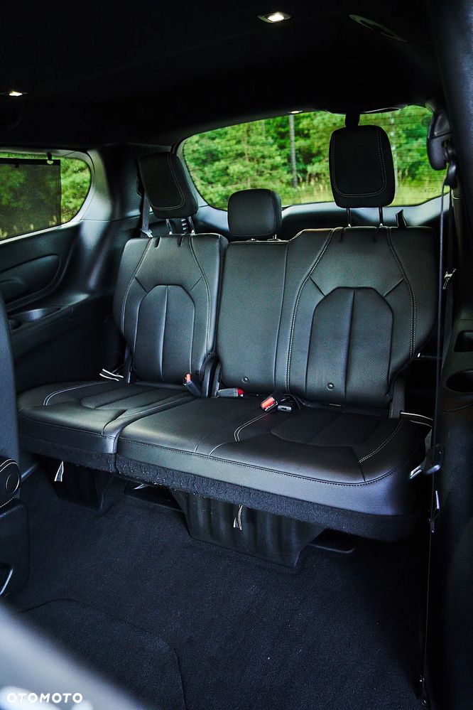 Chrysler Pacifica - 31