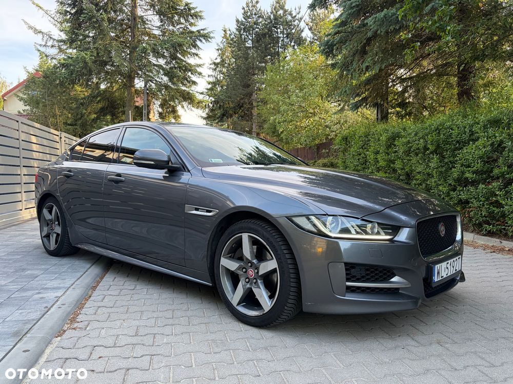 Jaguar XE 2.0 T R-Sport - 11