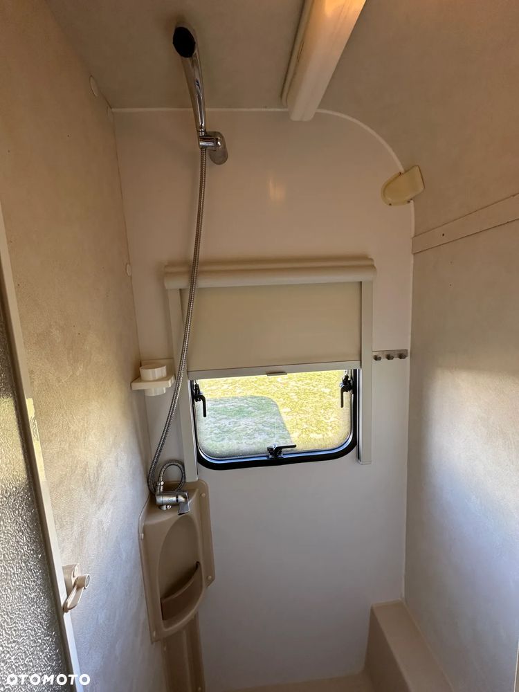 Adria ADORA 542 UT z napędem, nową markizą i dużą łazienką. - 38