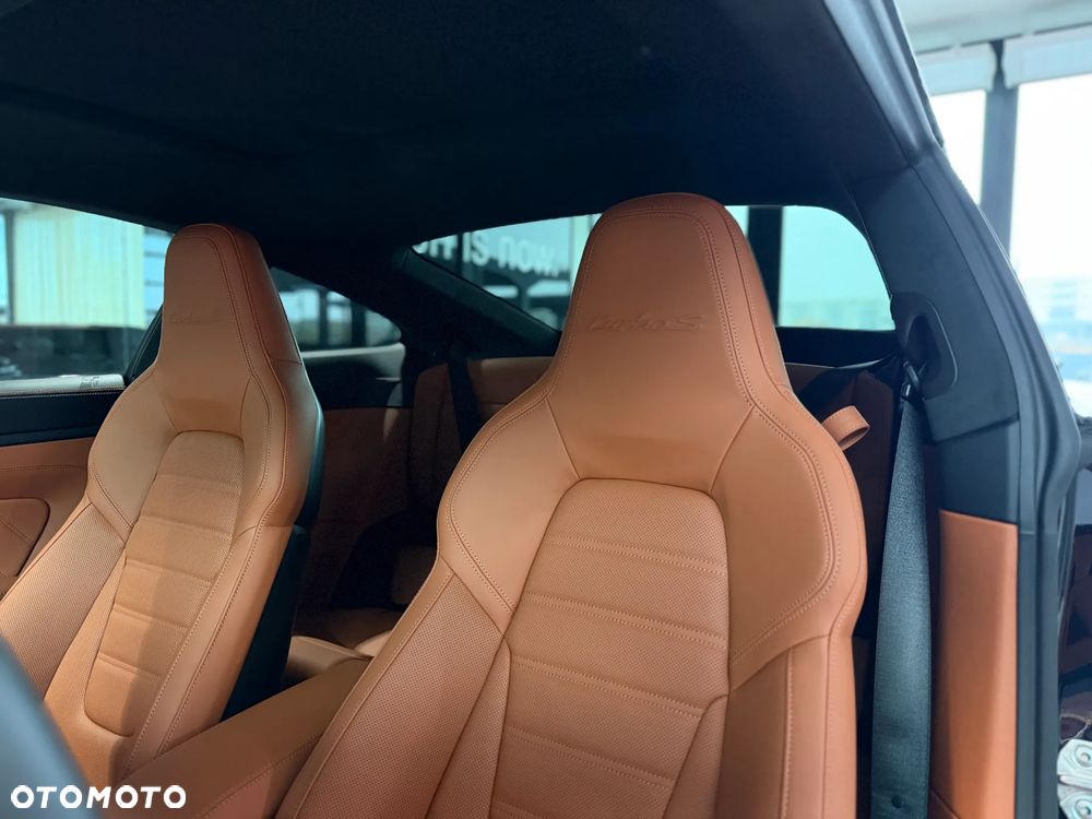 Porsche 911 Turbo S - 25
